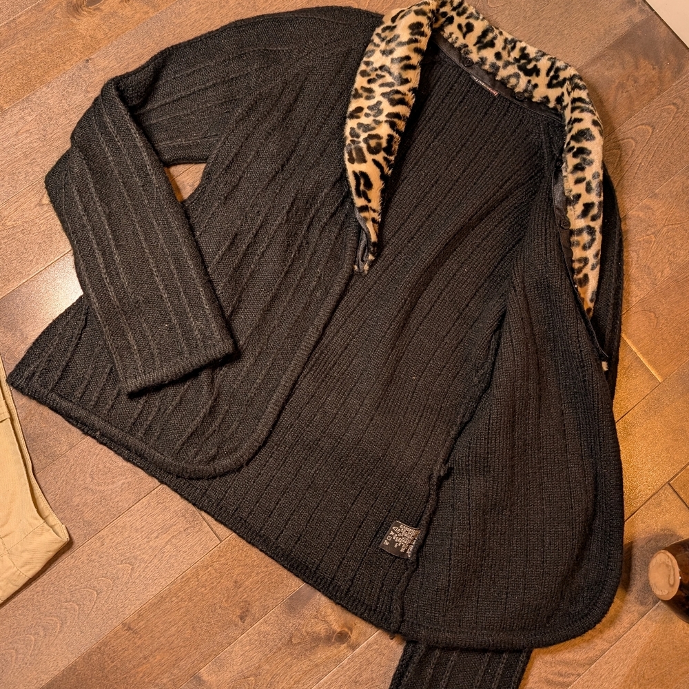 Black Cardigan with Leopard Fur Collar - Picture 7 of 8